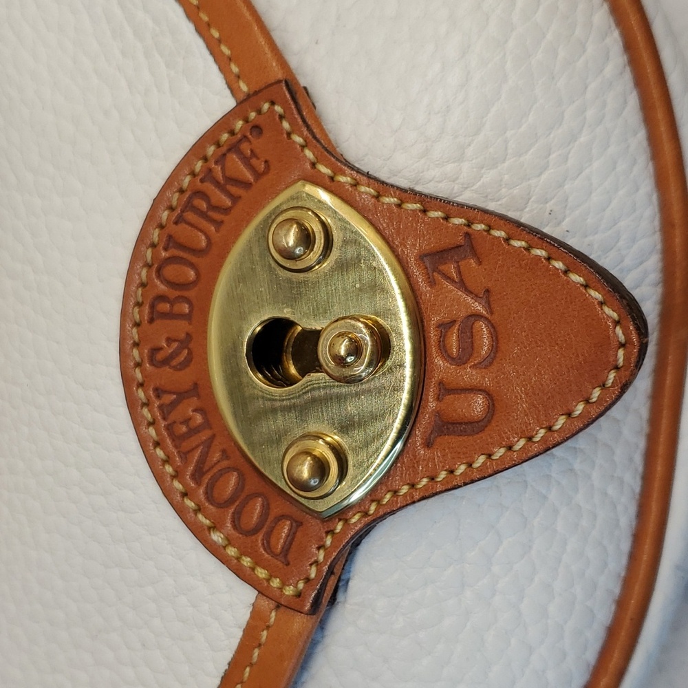 USA 🇺🇸 Vintage and Rare  DOONEY & BOURKE pebbled leather crossbody bag - Picture 3 of 10